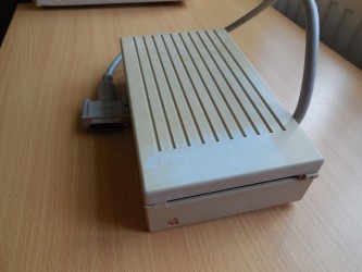 Apple 3,5" Drive (model A9M0106)