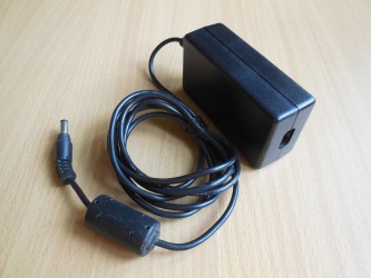 Adaptér je Touch Electronic SA06N12-U