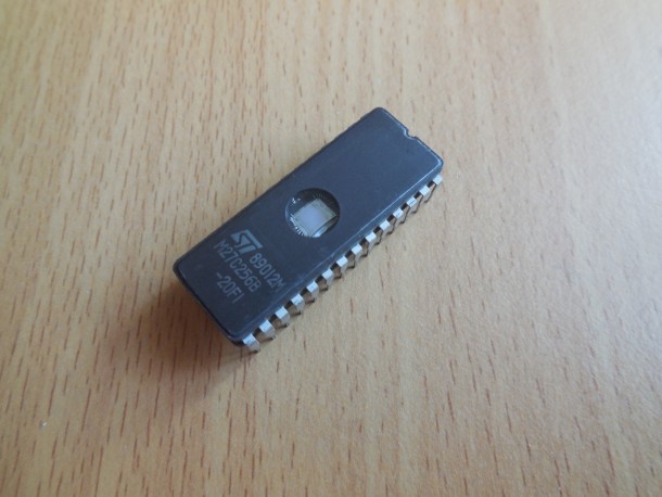 STMicroelectronics M27C256B-20F1