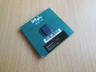 Intel Celeron SL4PB (600 MHz)